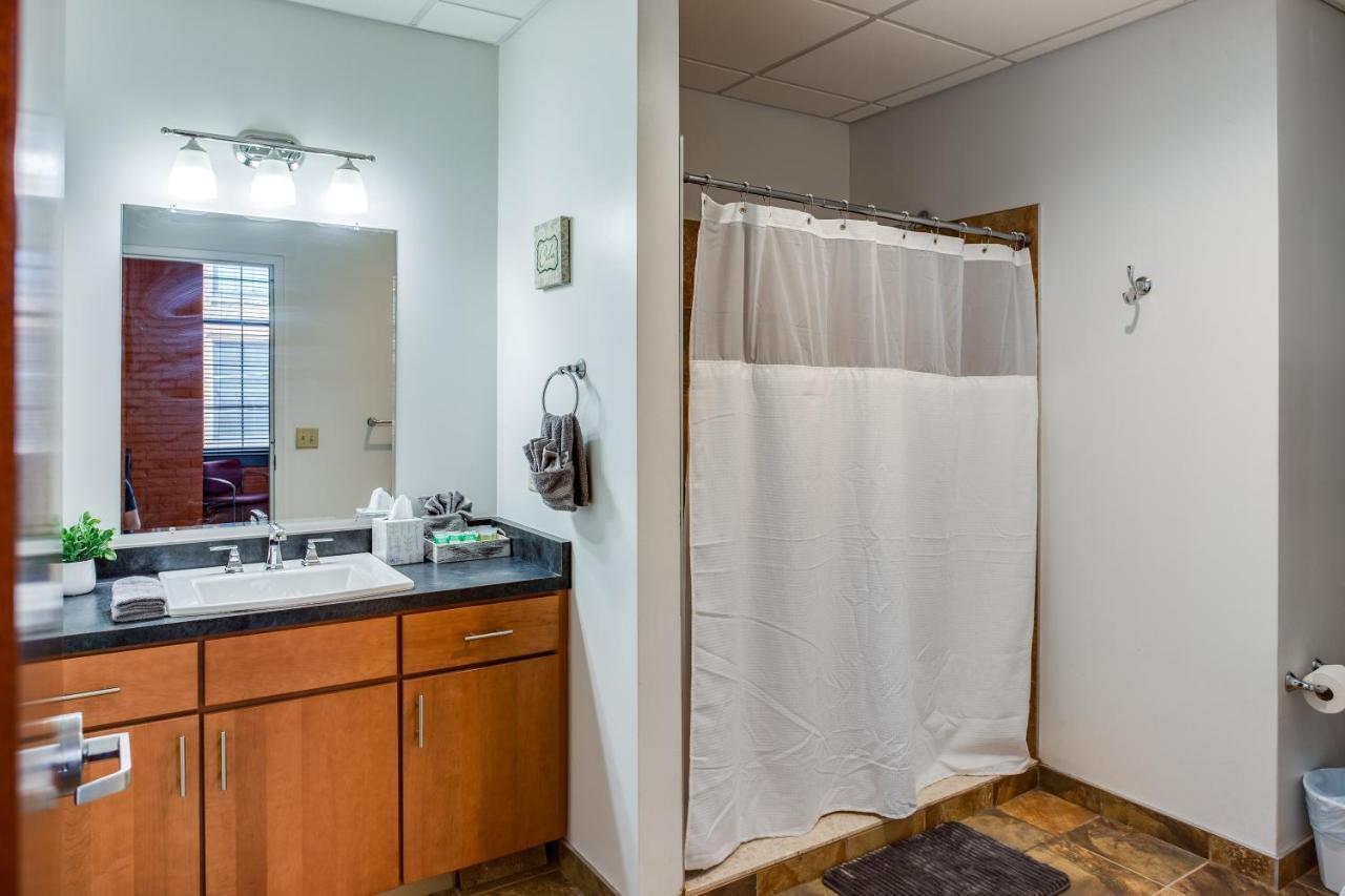 Appartamento Ny Style Centric Loft With King Bed By Park Ave Rochester Esterno foto