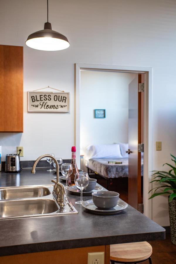 Appartamento Ny Style Centric Loft With King Bed By Park Ave Rochester Esterno foto