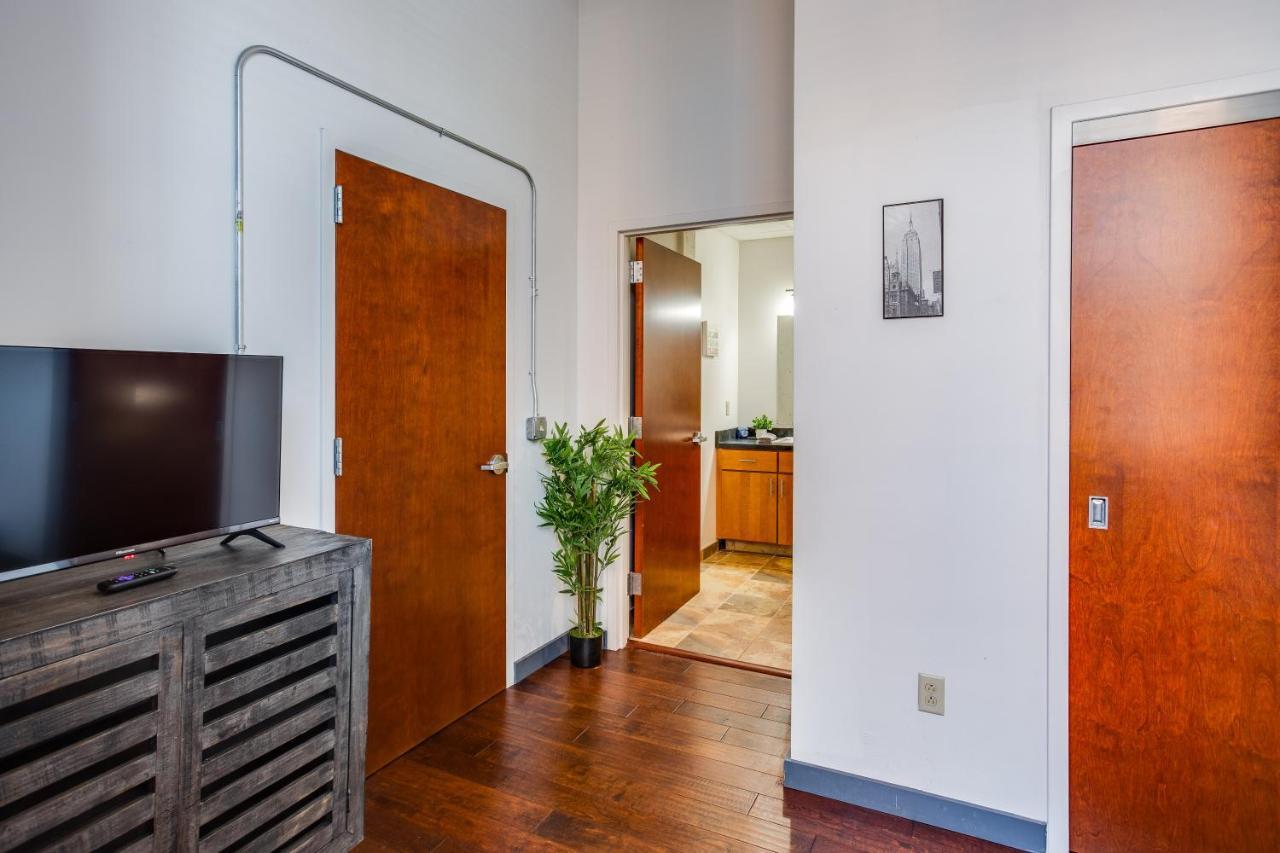 Appartamento Ny Style Centric Loft With King Bed By Park Ave Rochester Esterno foto